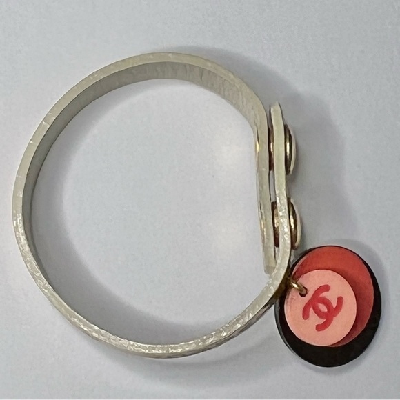 AUTH VTG Coco CHANEL Yellow Leather & Logo Charm Snap Button Bracelet Wrap Cuff - Picture 16 of 16